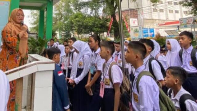 Suasana Menjelang Kedatangan Siswa Baru SMP di Medan